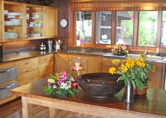 Guests at Holualoa Inn enjoy breakfast prepared in this charming country kitchen.