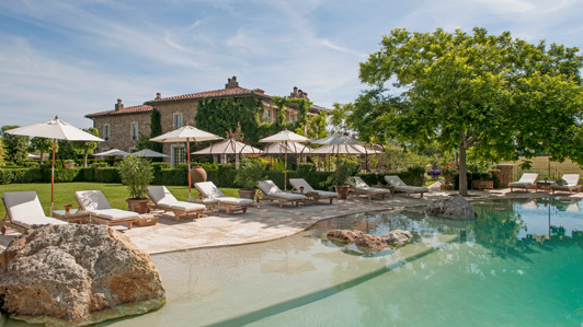 The Borgo swimming pool provides a view over the hills of Tuscany. 